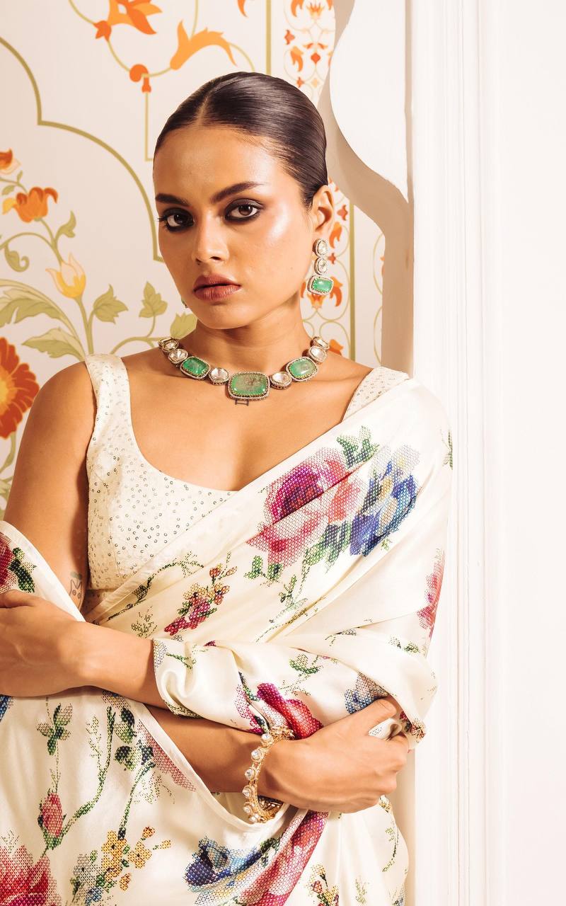 Ivory Floral Printed Saree with Elegant Soft Fabric Premium Party Wear & Designer Ethnic Saree for Women