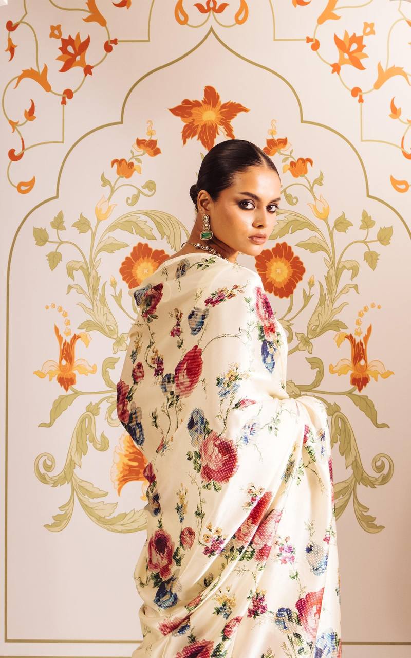 Ivory Floral Printed Saree with Elegant Soft Fabric Premium Party Wear & Designer Ethnic Saree for Women